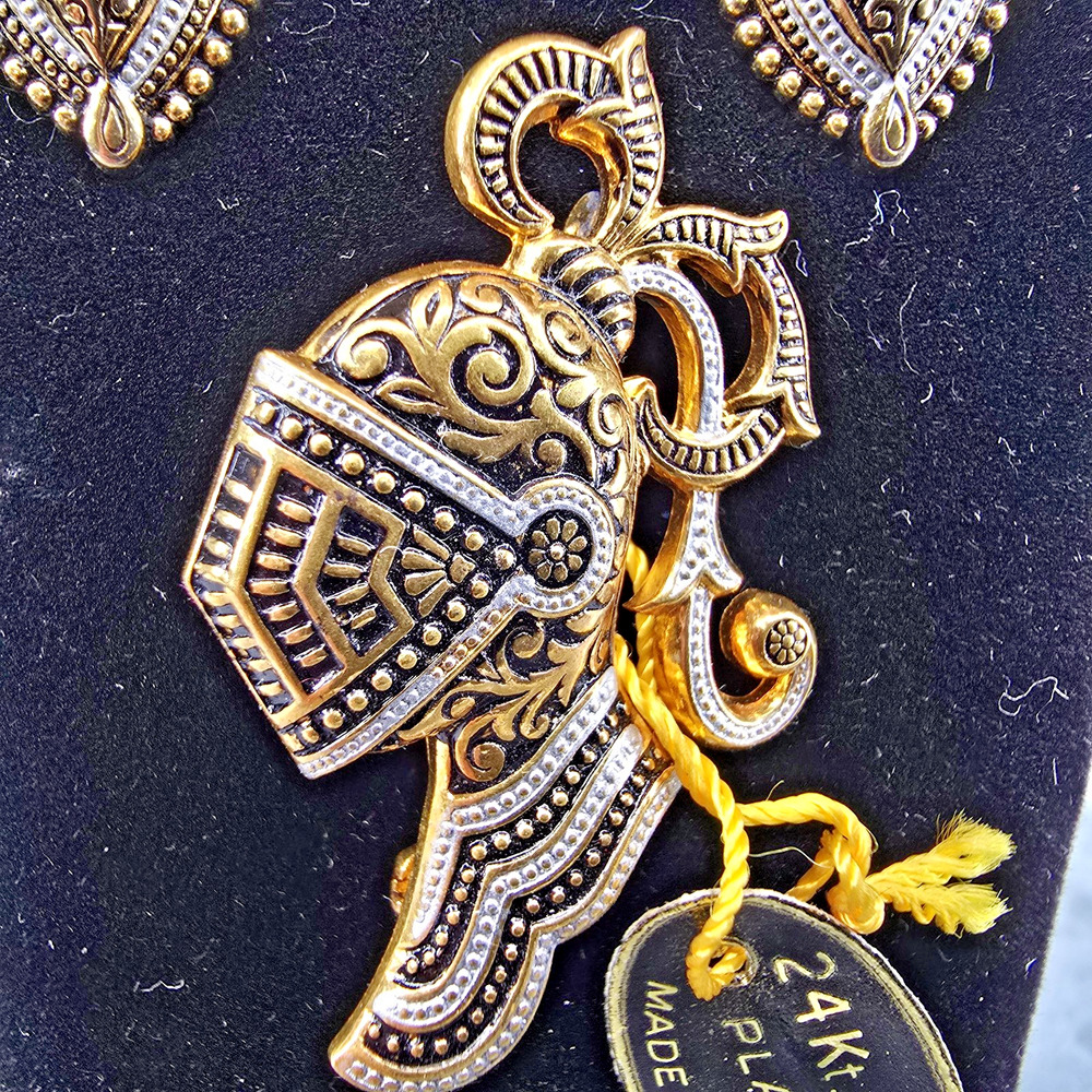 Brooch Knight Helmet w Shield Clip Earrings 24K Gold Plated Medieval Made Spain - Picture 2 of 9